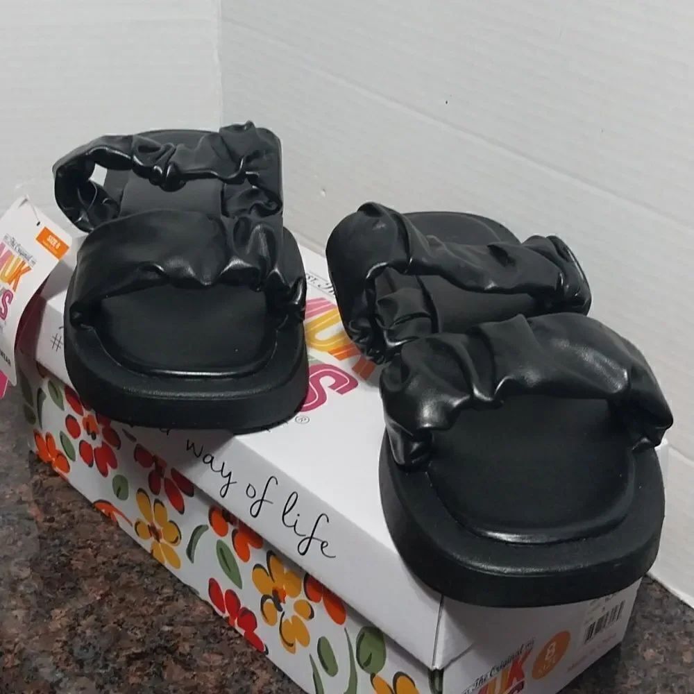 0riginal BLACK MUK LUKS...Size 8....NEW IN BOX